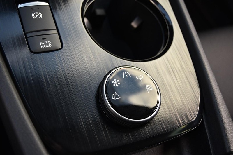 Nissan Rogue Vehicle Image 17