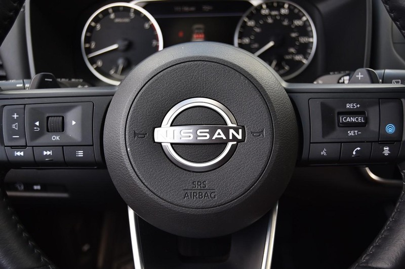 Nissan Rogue Vehicle Image 18