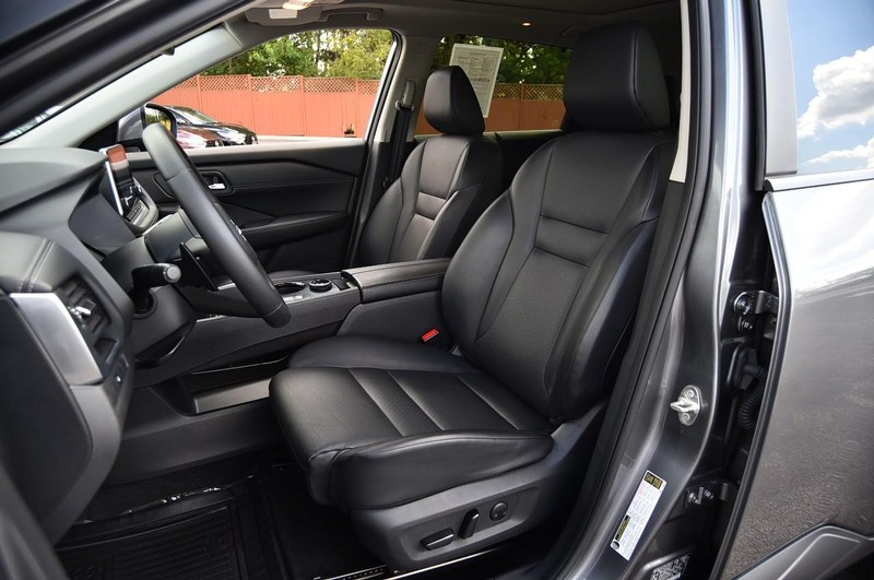 Nissan Rogue Vehicle Image 19