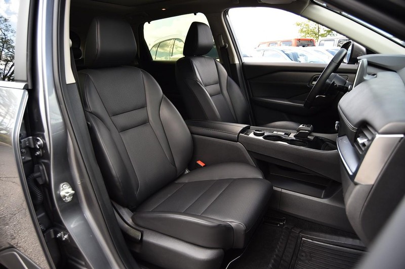 Nissan Rogue Vehicle Image 20