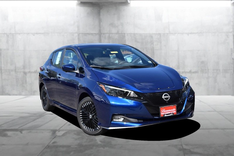 Nissan LEAF Vehicle Image 02