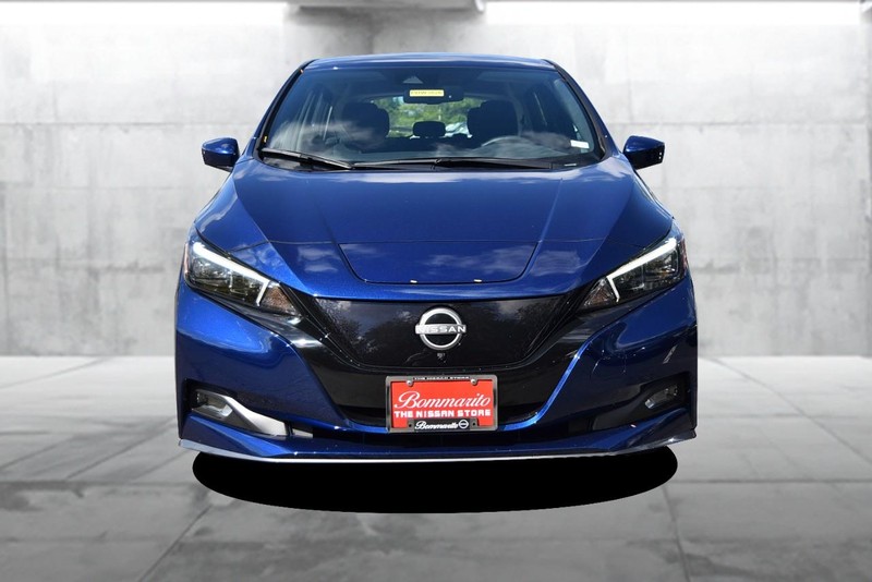 Nissan LEAF Vehicle Image 04