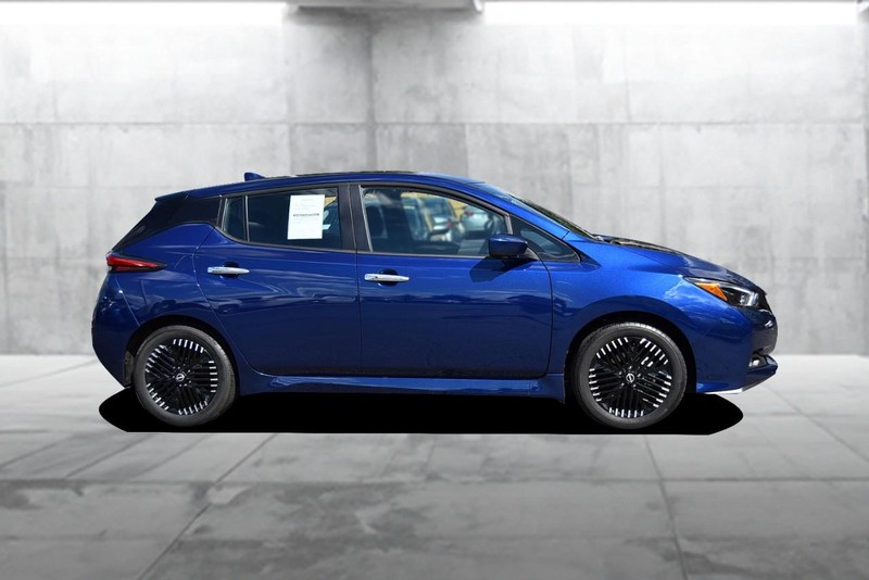 Nissan LEAF Vehicle Image 05