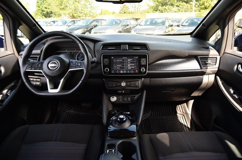 Nissan LEAF Vehicle Image 08