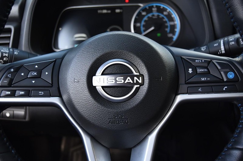 Nissan LEAF Vehicle Image 18