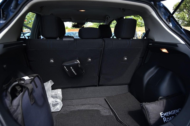 Nissan LEAF Vehicle Image 23