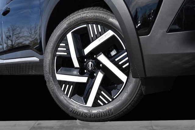 Nissan Kicks Vehicle Image 03