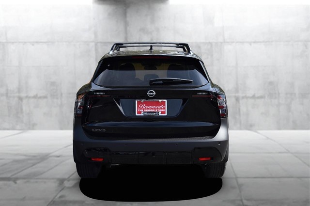 Nissan Kicks Vehicle Image 06
