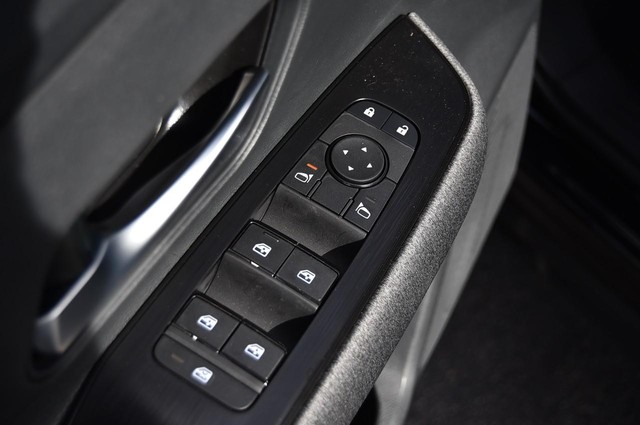 Nissan Kicks Vehicle Image 09