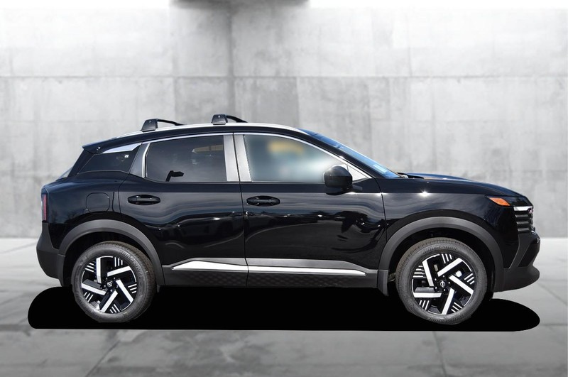 Nissan Kicks Vehicle Image 05