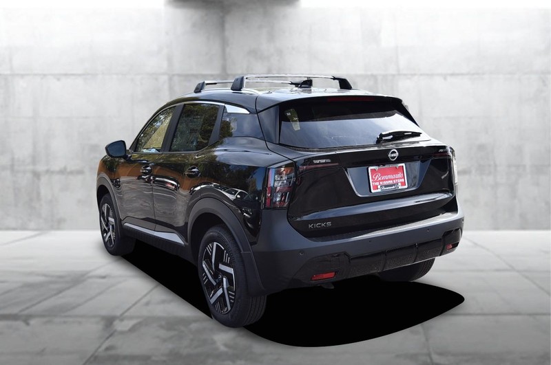 Nissan Kicks Vehicle Image 07
