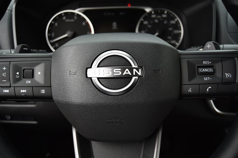 Nissan Rogue Vehicle Image 18