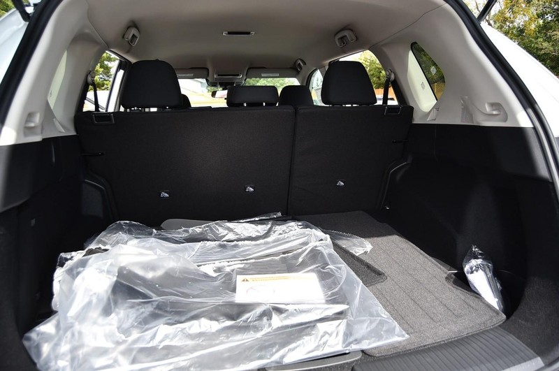 Nissan Rogue Vehicle Image 23