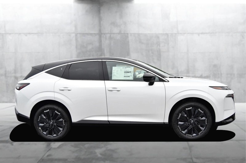 Nissan Murano Vehicle Full-screen Gallery Image 5