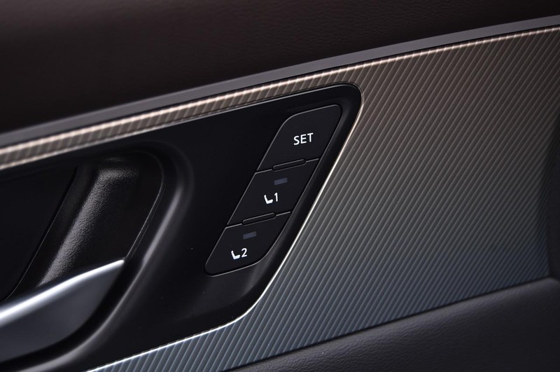 Nissan Murano Vehicle Full-screen Gallery Image 10