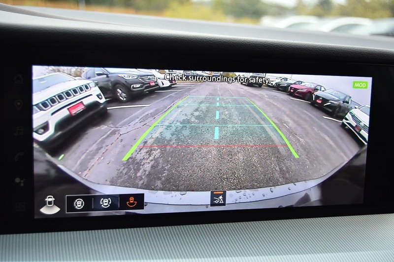 Nissan Murano Vehicle Full-screen Gallery Image 16