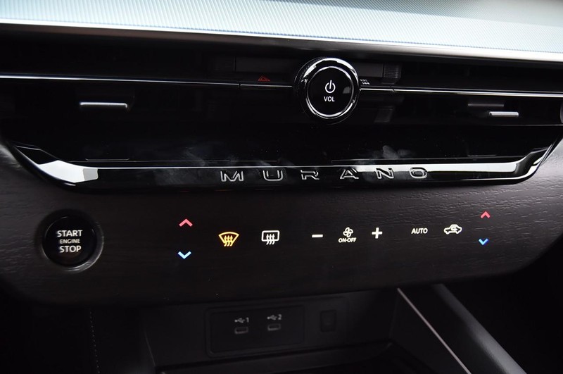 Nissan Murano Vehicle Full-screen Gallery Image 18