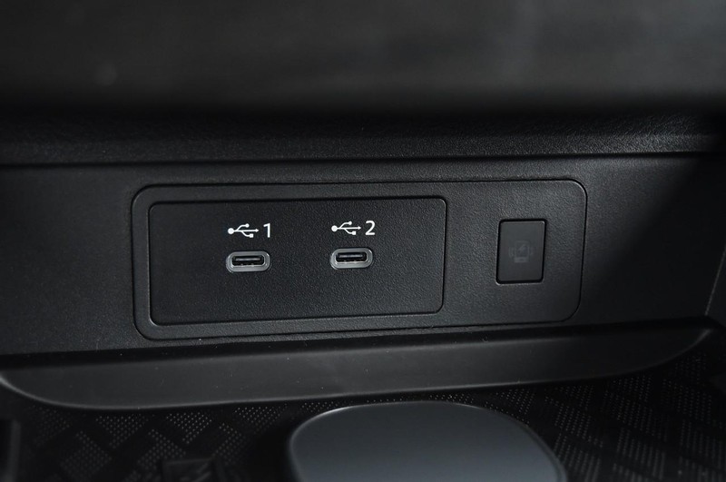 Nissan Murano Vehicle Full-screen Gallery Image 19