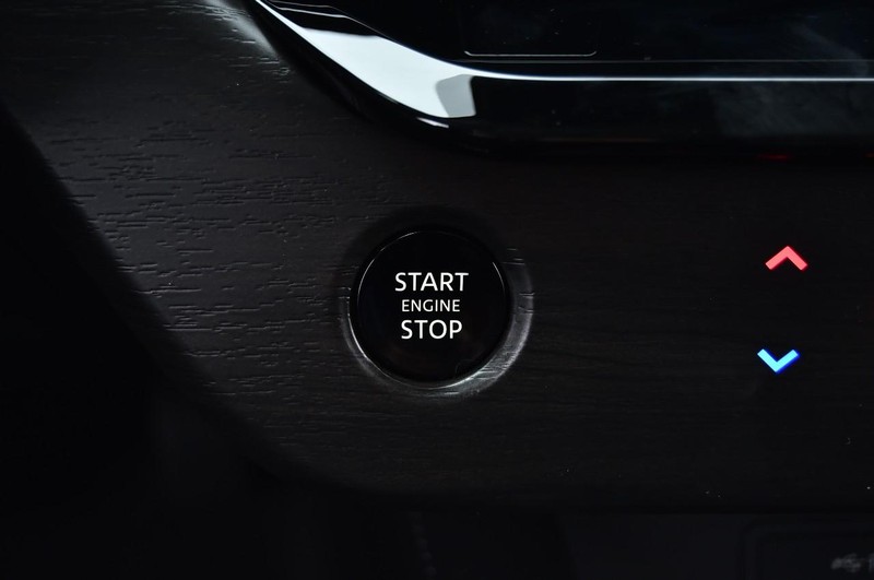 Nissan Murano Vehicle Full-screen Gallery Image 22