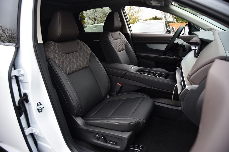 Nissan Murano Vehicle Full-screen Gallery Image 25