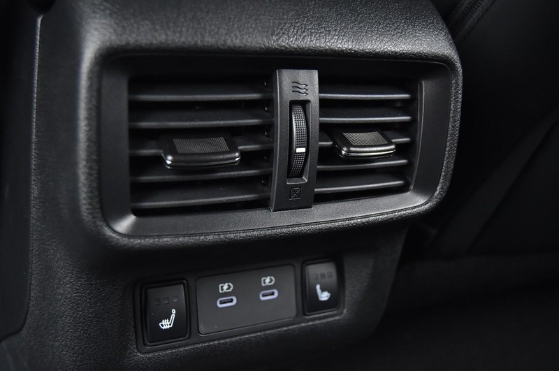 Nissan Murano Vehicle Full-screen Gallery Image 28