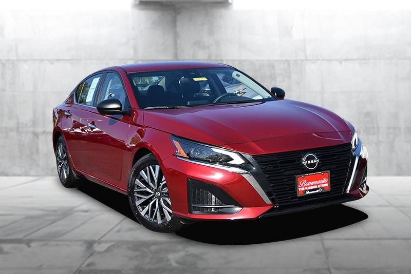 Nissan Altima Vehicle Image 02