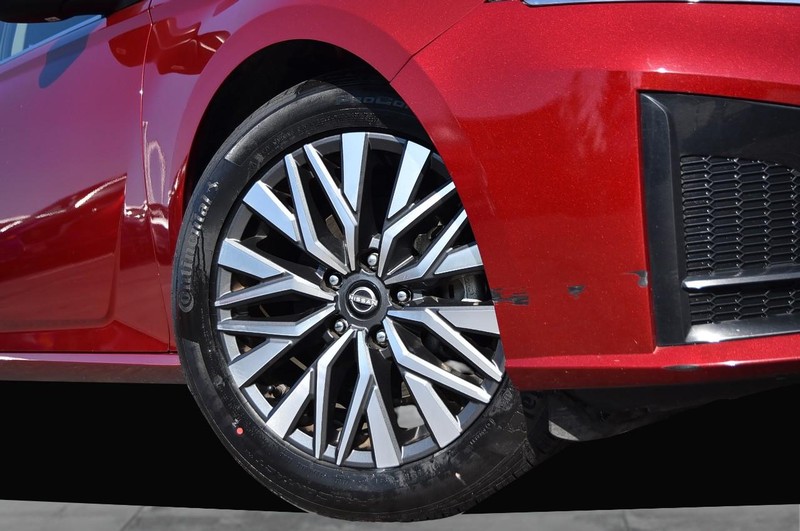 Nissan Altima Vehicle Image 03