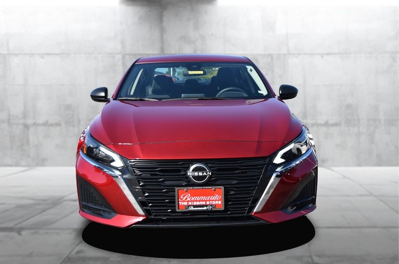 Nissan Altima Vehicle Image 04