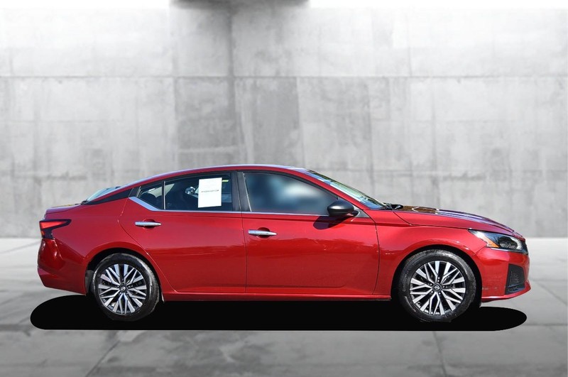 Nissan Altima Vehicle Image 05