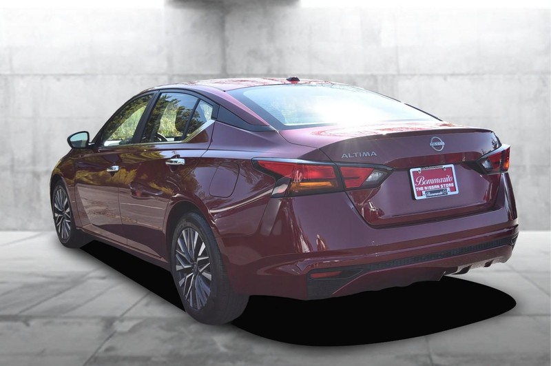 Nissan Altima Vehicle Image 07