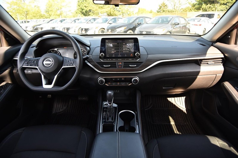 Nissan Altima Vehicle Image 08