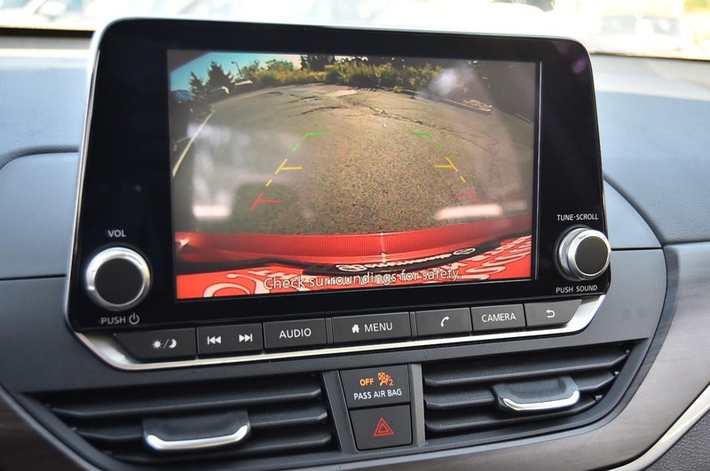 Nissan Altima Vehicle Image 13