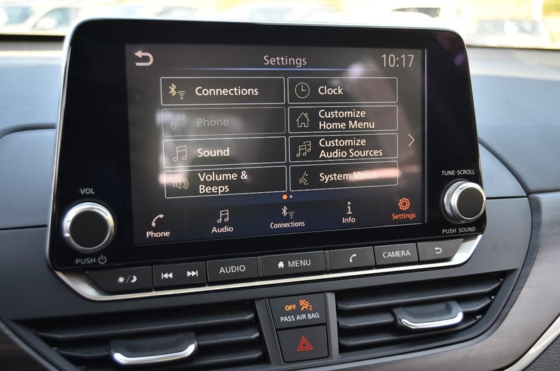 Nissan Altima Vehicle Image 14