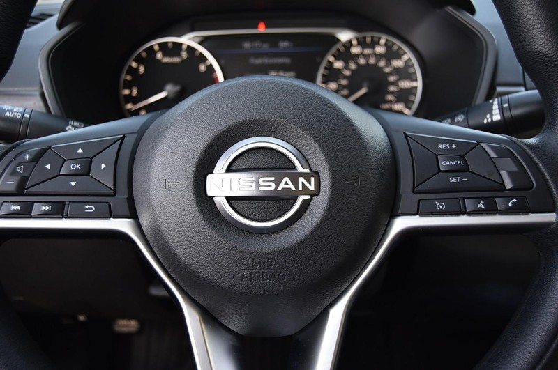 Nissan Altima Vehicle Image 18