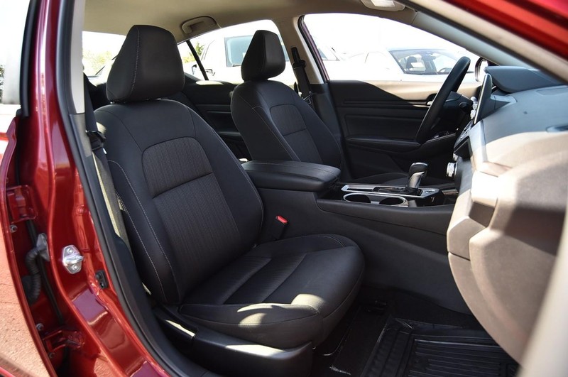 Nissan Altima Vehicle Image 20