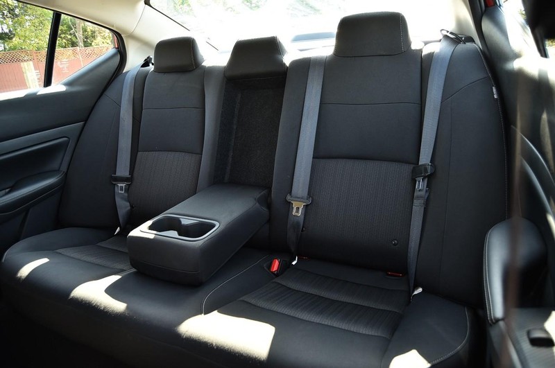 Nissan Altima Vehicle Image 21