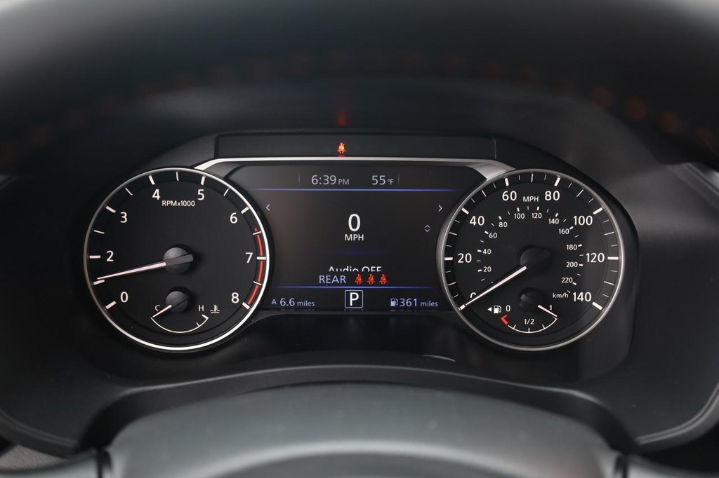 Nissan Altima Vehicle Image 11