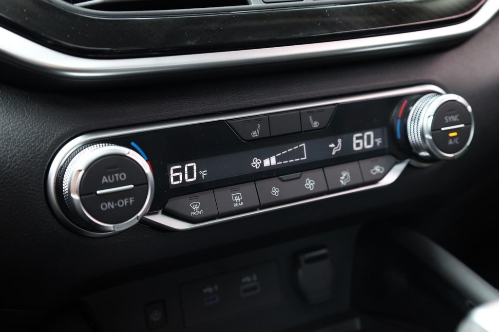 Nissan Altima Vehicle Image 14