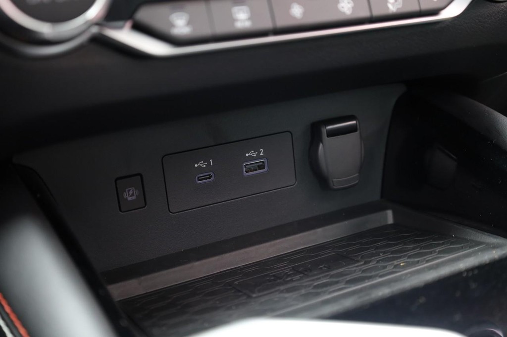 Nissan Altima Vehicle Image 15