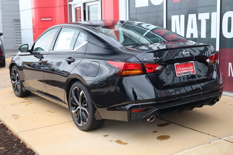 Nissan Altima Vehicle Image 06