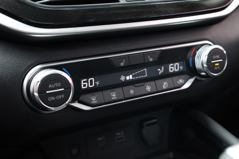 Nissan Altima Vehicle Image 14