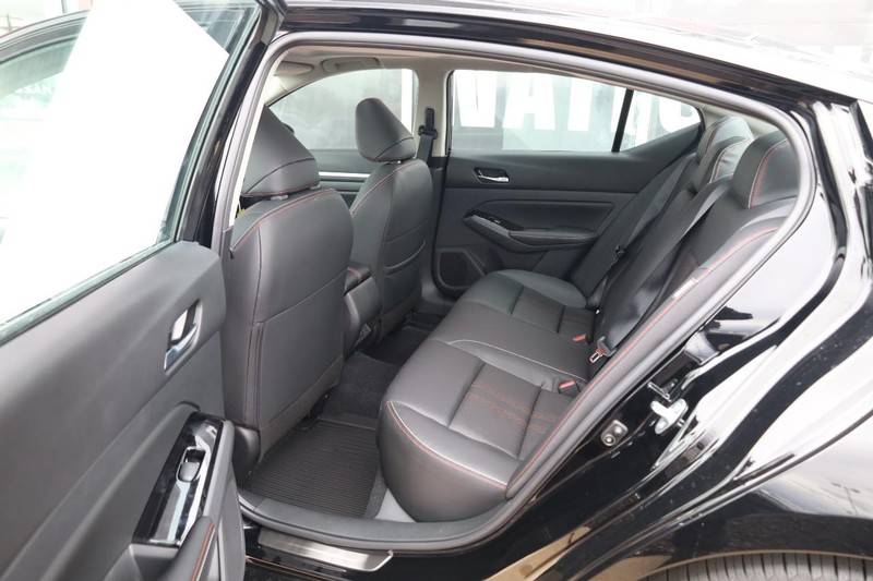 Nissan Altima Vehicle Image 20