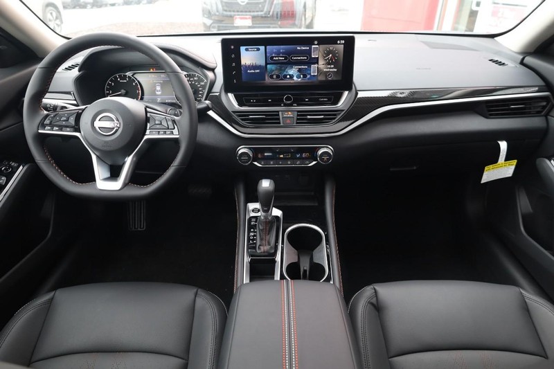 Nissan Altima Vehicle Image 22