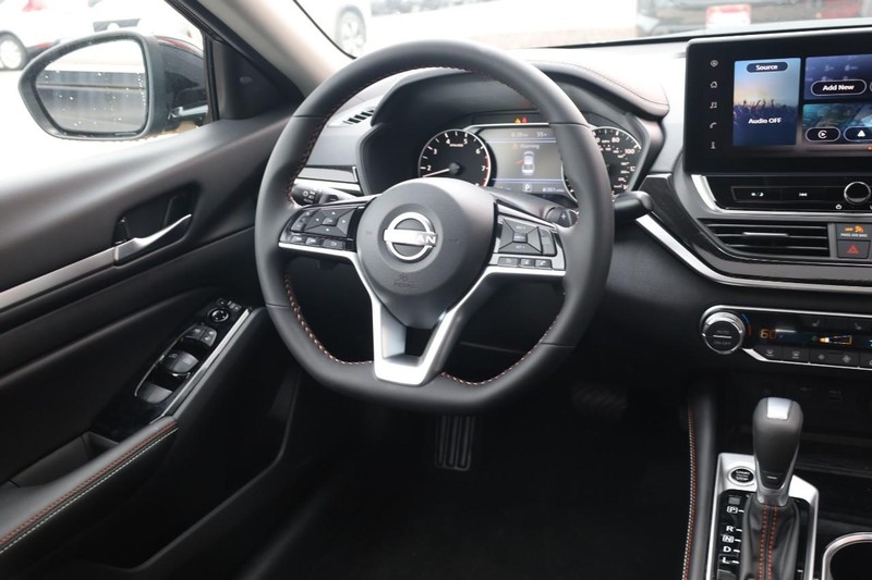 Nissan Altima Vehicle Image 23