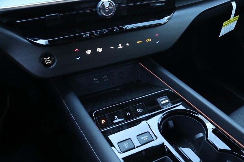 Nissan Murano Vehicle Image 12