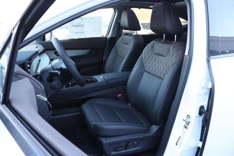 Nissan Murano Vehicle Image 17