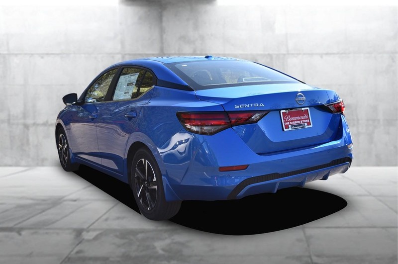 Nissan Sentra Vehicle Image 07