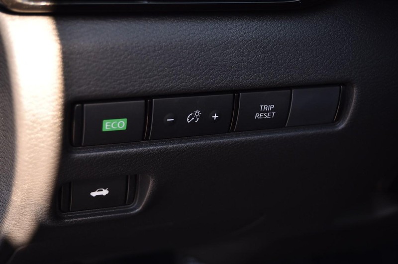 Nissan Sentra Vehicle Image 11