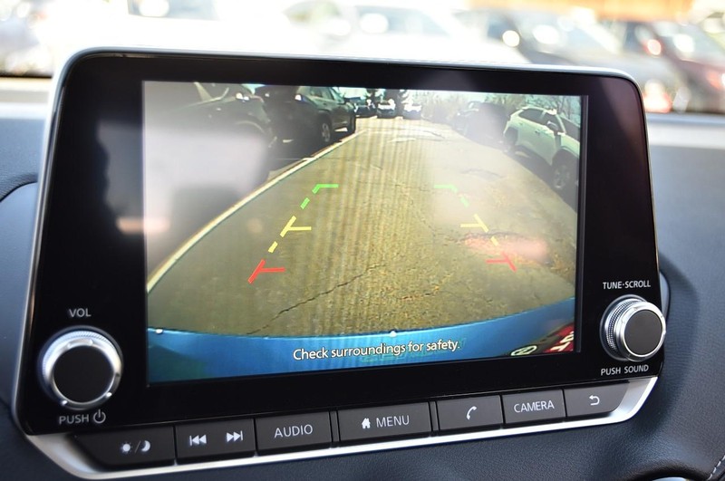 Nissan Sentra Vehicle Image 13