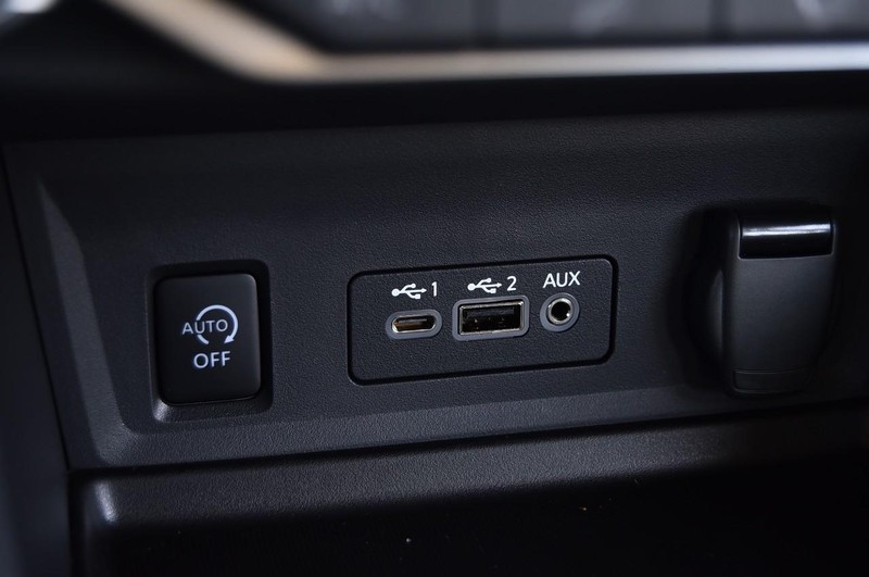 Nissan Sentra Vehicle Image 16